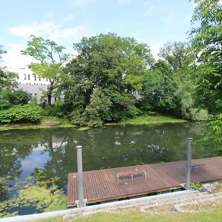 By The River With Parking And Air Conditioning Ac, Spa,gym, River شقة